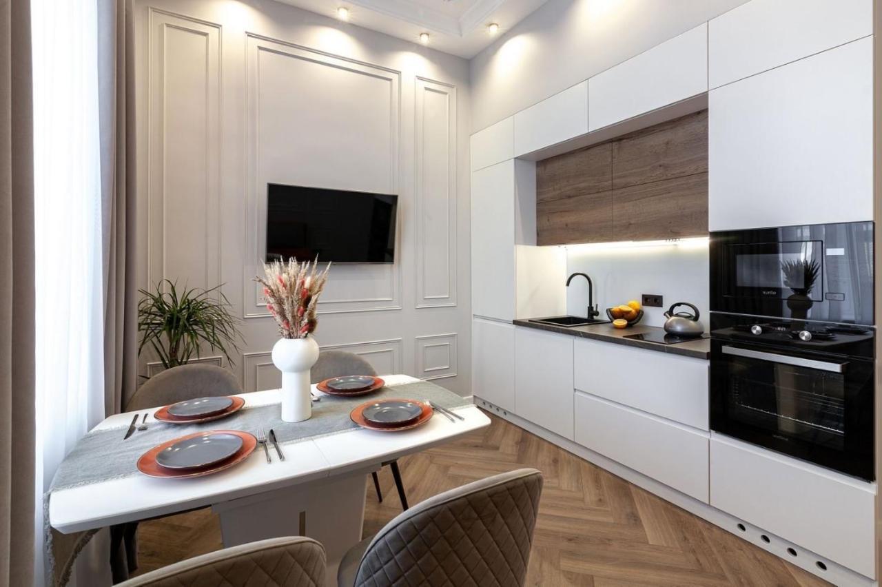 Кості Левицького 11 Lviv Dış mekan fotoğraf